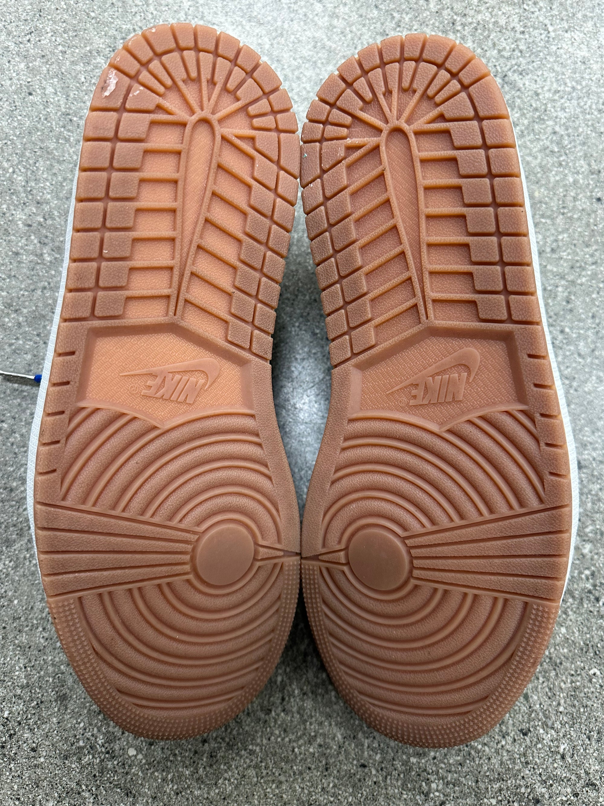 WMNS AIR JORDAN 1 LOW TRAVIS SCOTT CANARY - SIZE W11 M9.5 (WORN) (SUPER CLEAN)