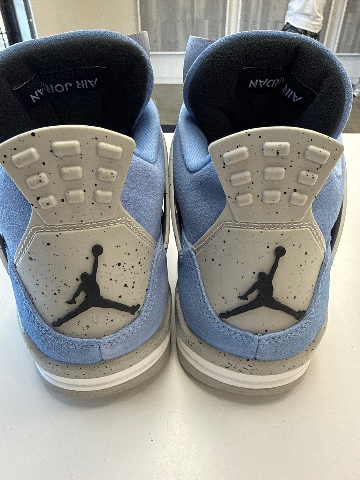 AIR JORDAN 4 UNIVERSITY BLUE - SIZE 9 (WORN)