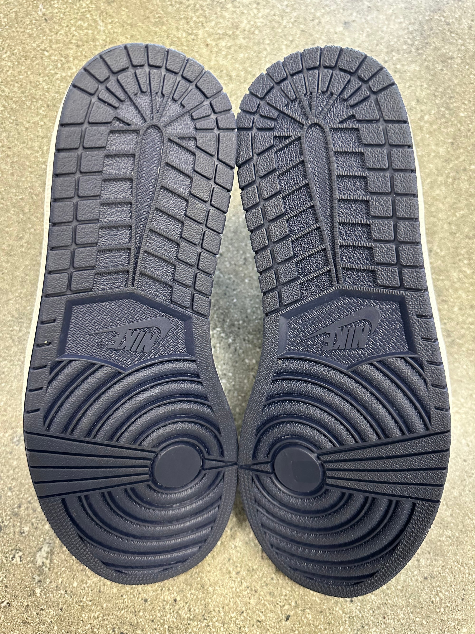 AIR JORDAN 1 HIGH OBSIDIAN - SIZE 9 (WORN)