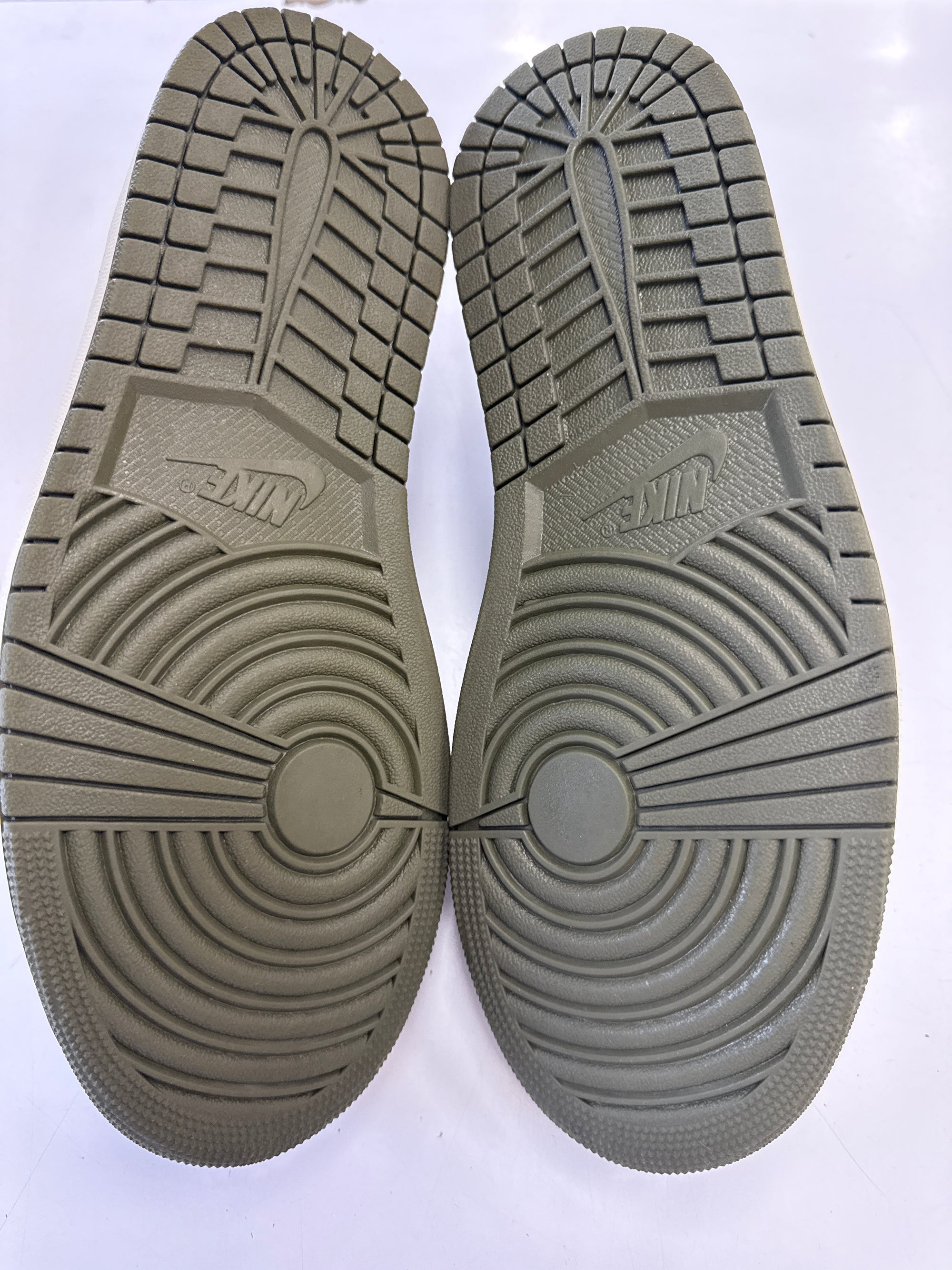AIR JORDAN 1 LOW MEDIUM OLIVE - SIZE 10.5 (WORN) - SIZE 10.5 (WORN)
