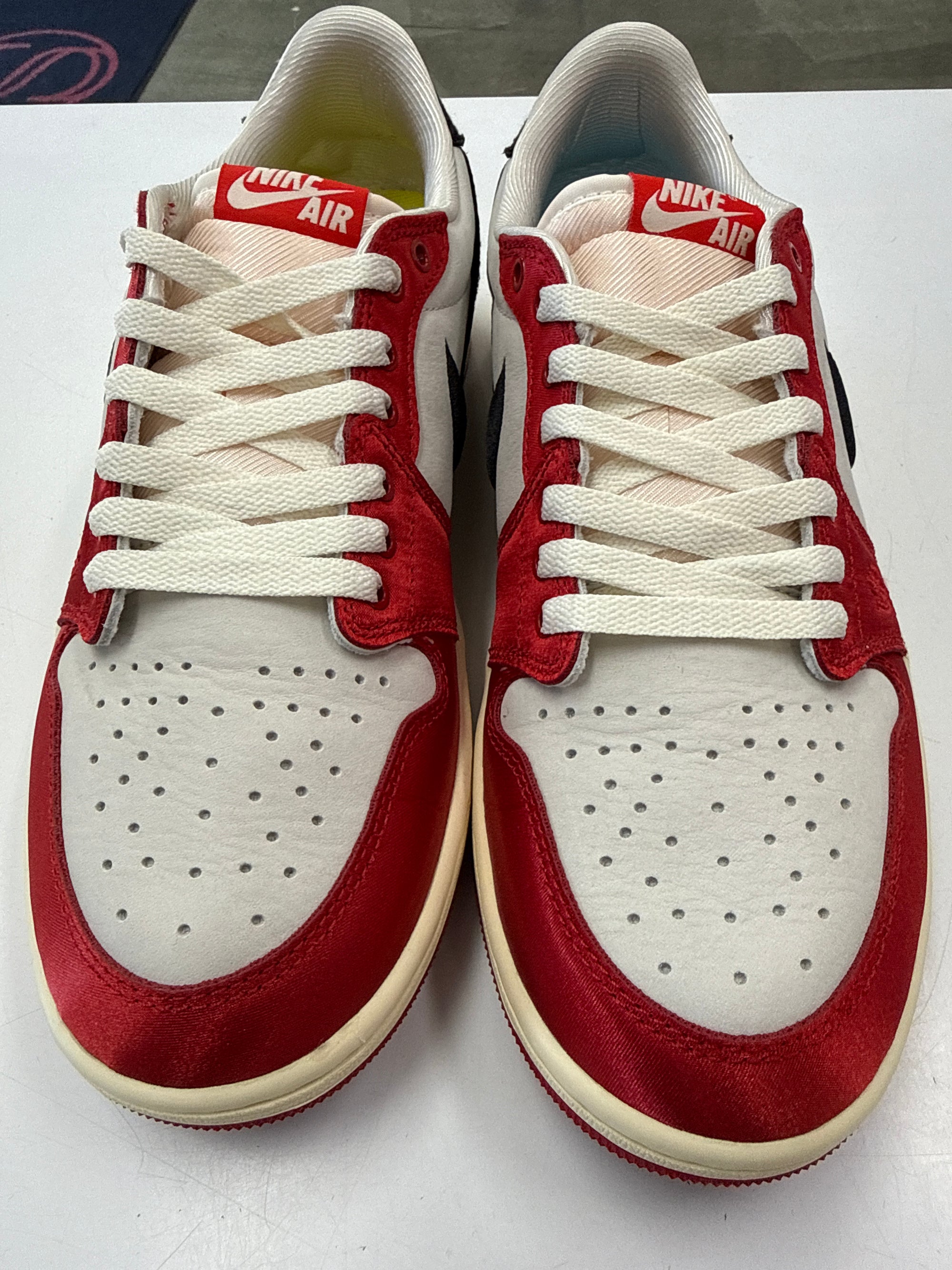 AIR JORDAN 1 LOW TROPHY ROOM - SIZE 10 (WORN)
