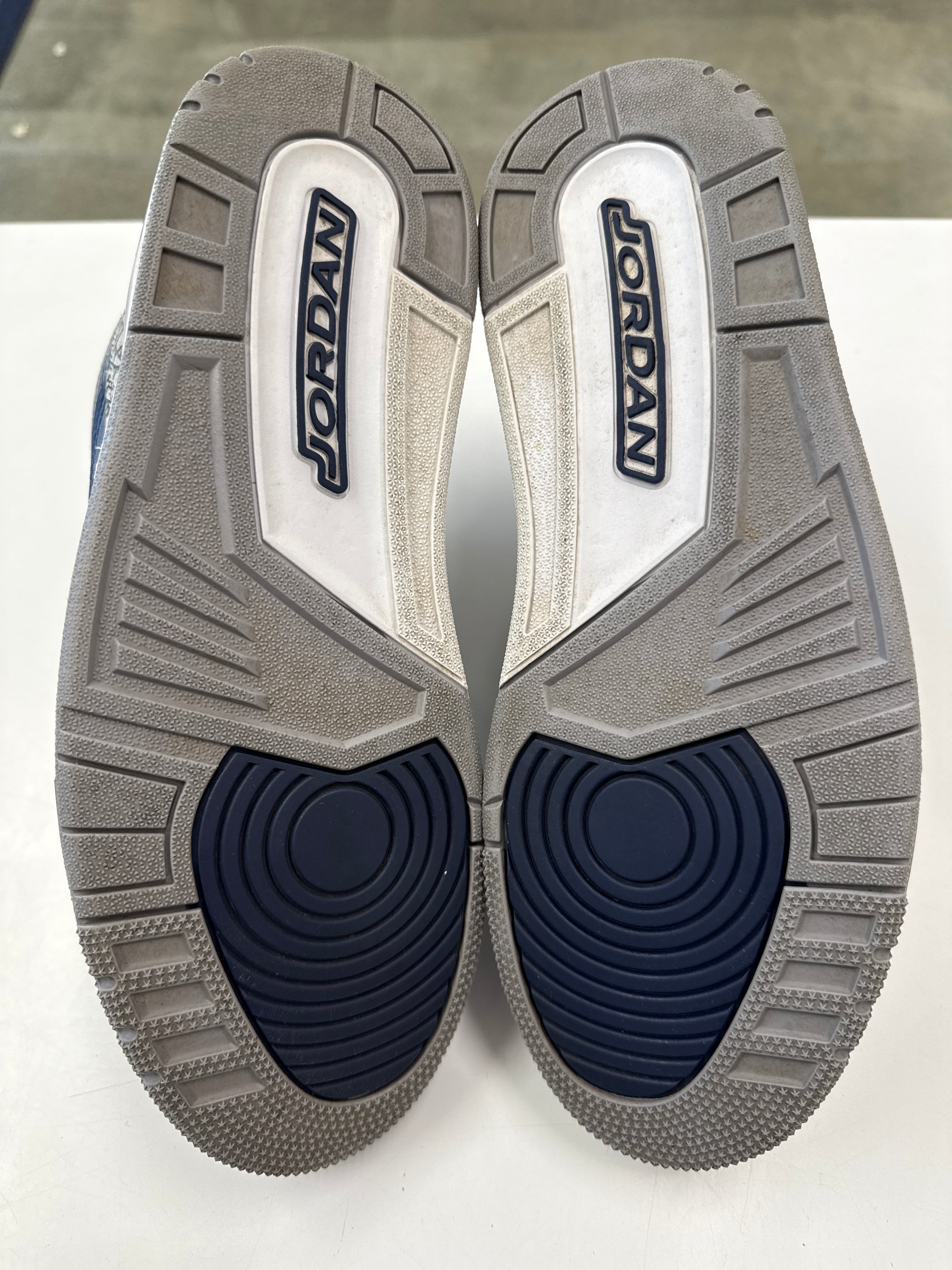 AIR JORDAN 3 GEORGETOWN - SIZE 10 (WORN)