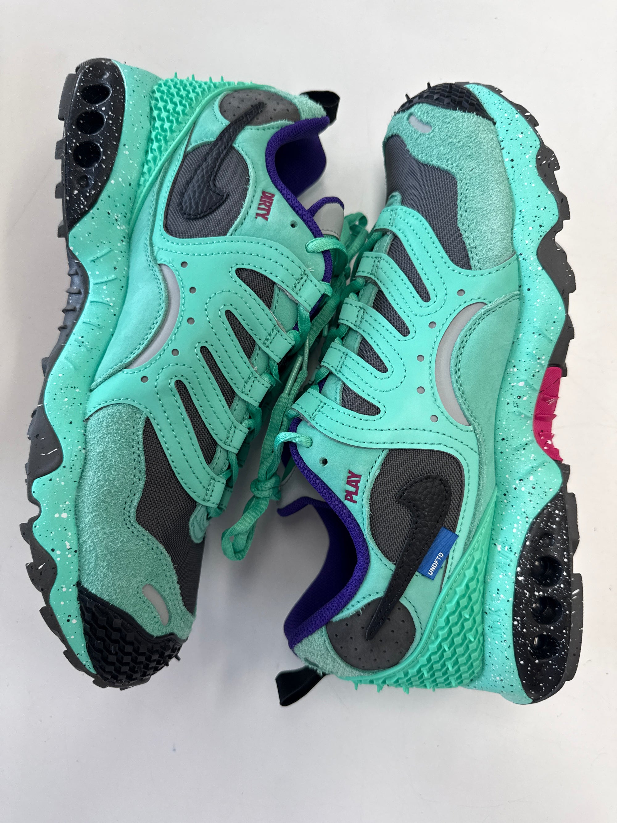 AIR TERRA HUMARA LIGHT MENTA - SIZE 10.5 (WORN) - SUPER CLEAN