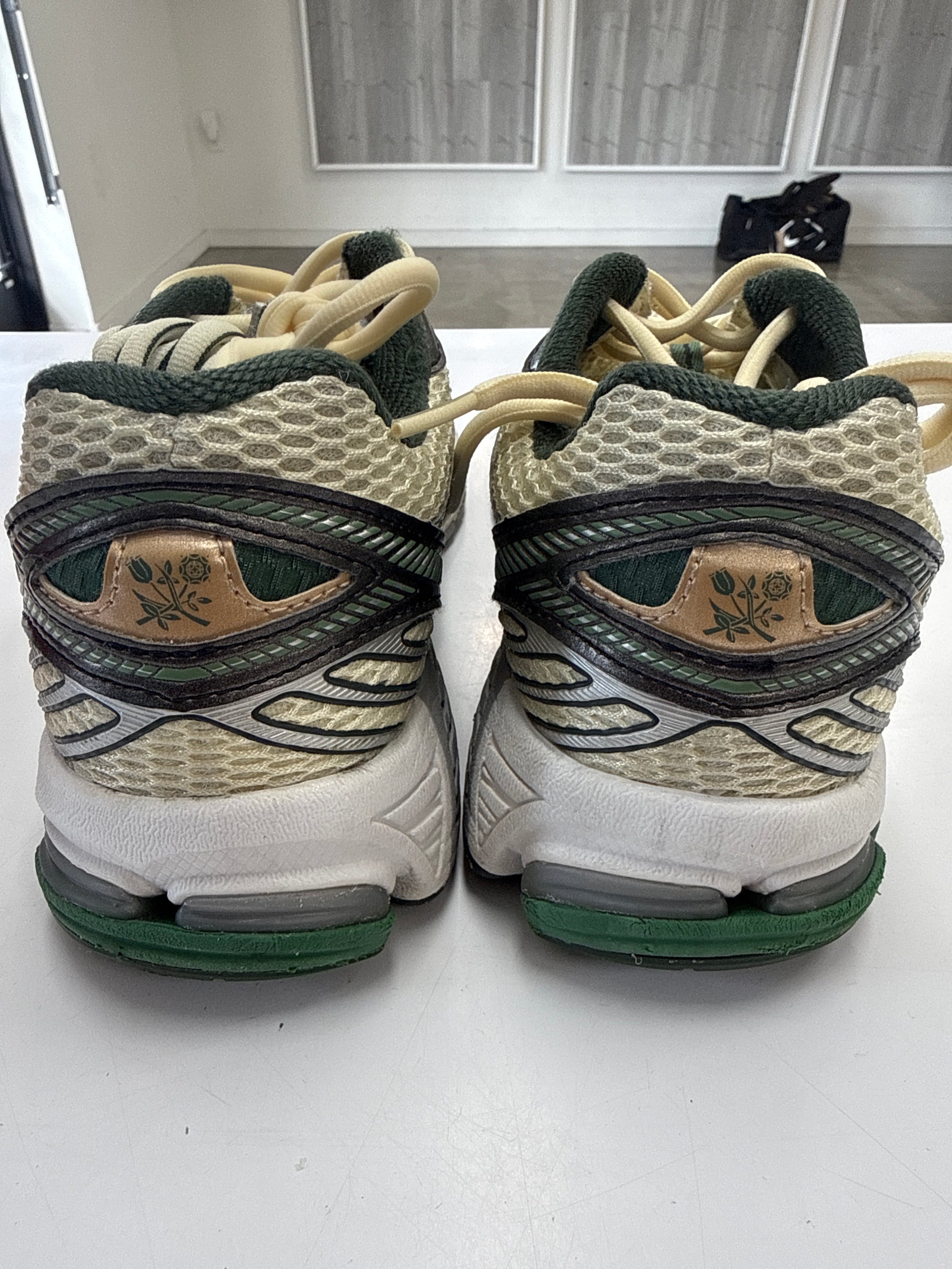 NEW BALANCE AIME LEON DORE 860 V2 GREEN - SIZE 8.5 (WORN)