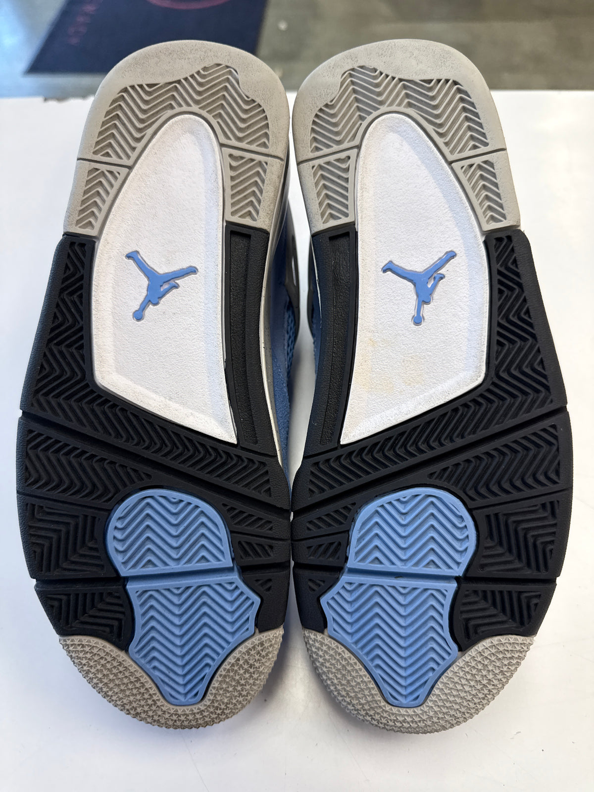 AIR JORDAN 4 UNIVERSITY BLUE - SIZE 9 (WORN)