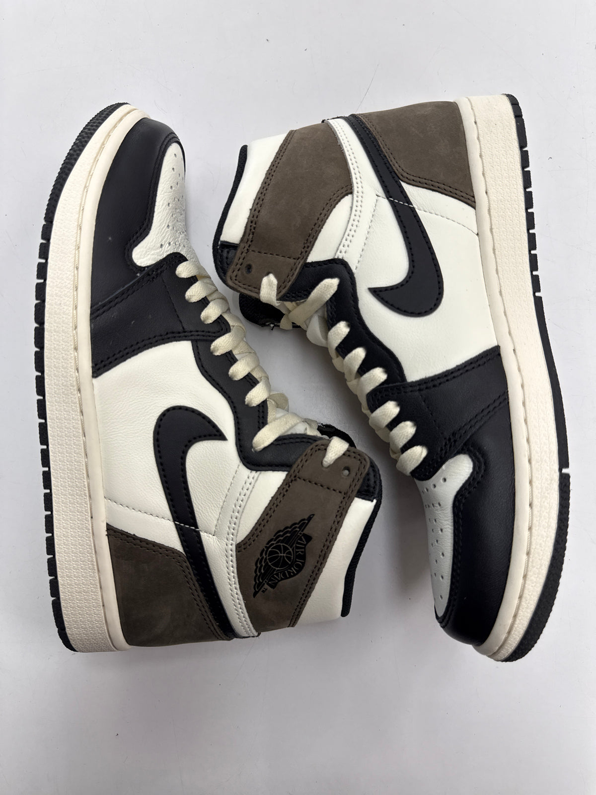 AIR JORDAN 1 HIGH DARK MOCHA - SIZE 8.5 (WORN)