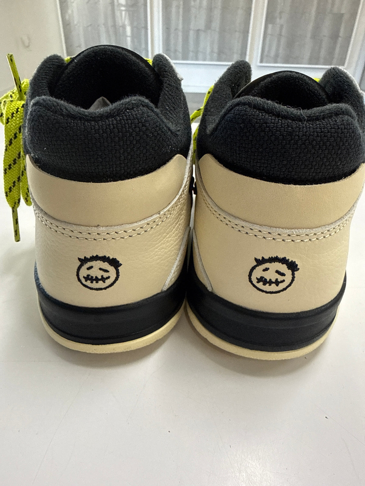 JORDAN JUMPMAN JACK TRAVIS SCOTT BRIGHT CACTUS - SIZE 8 (WORN)