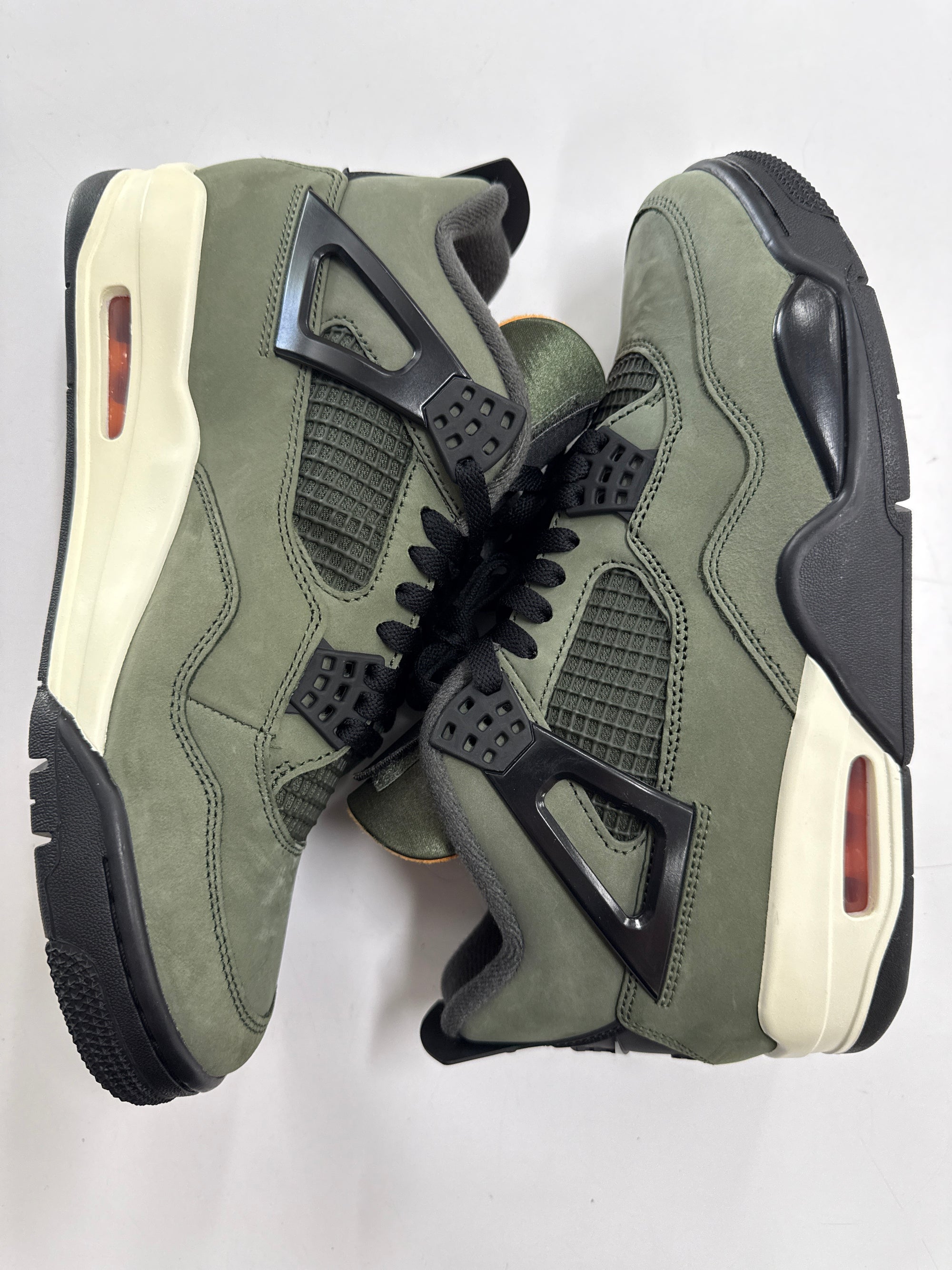 AIR JORDAN 4 UNDEFEATED - SIZE 9 (WORN) - SUPER CLEAN