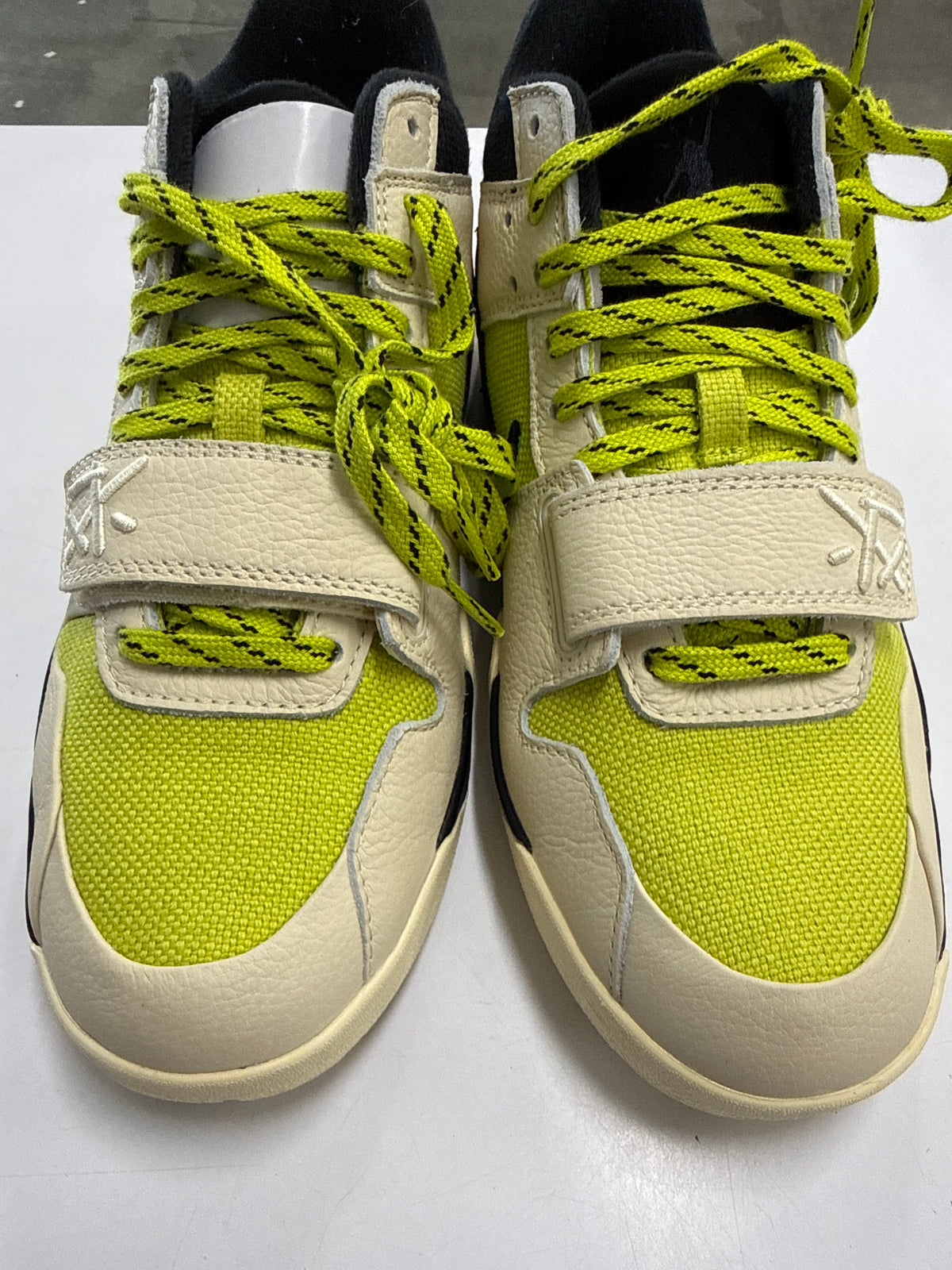 JORDAN JUMPMAN JACK TRAVIS SCOTT BRIGHT CACTUS - SIZE 8 (WORN)