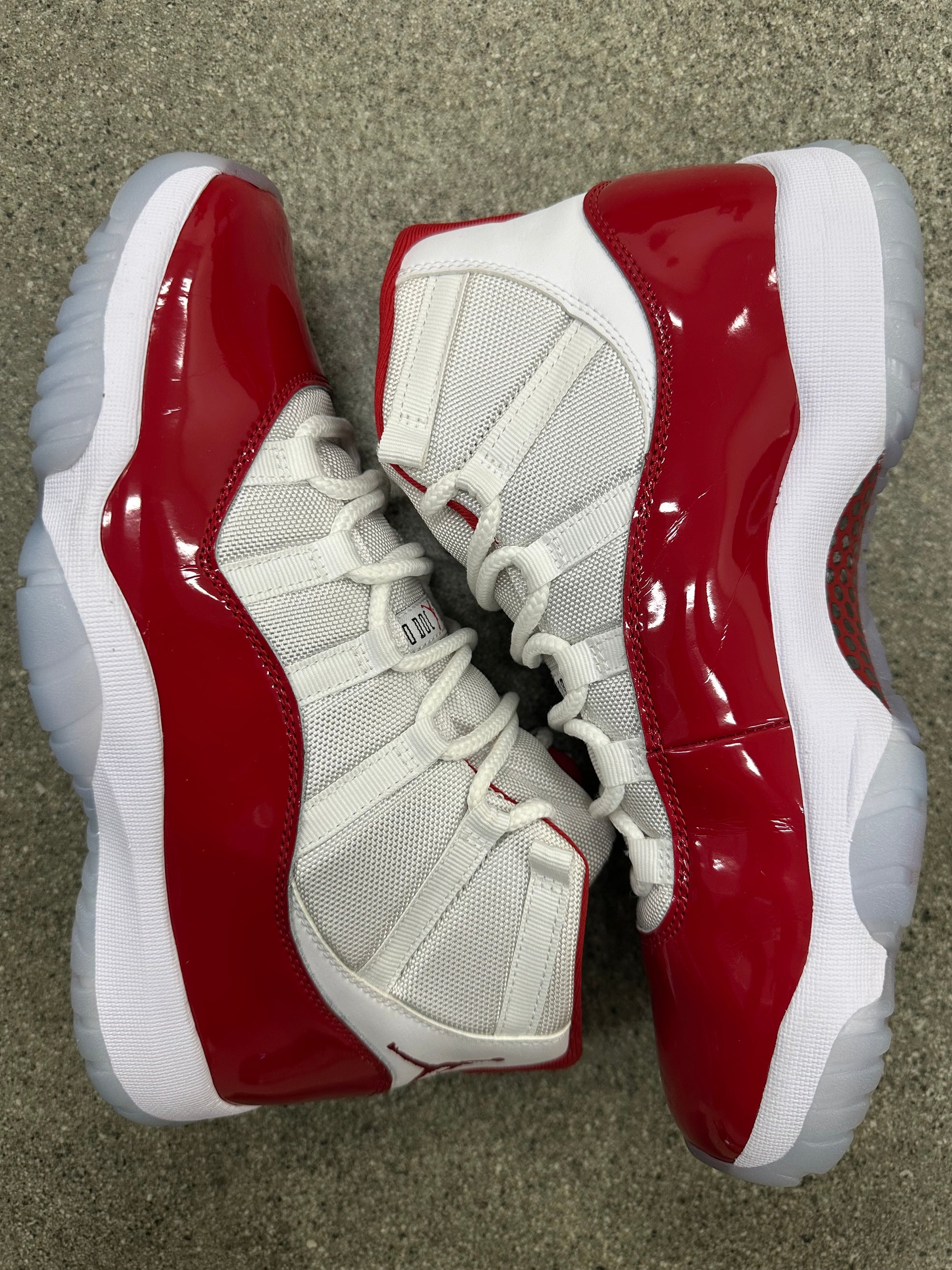 AIR JORDAN 11 CHERRY 2022 - SIZE 10 (WORN)