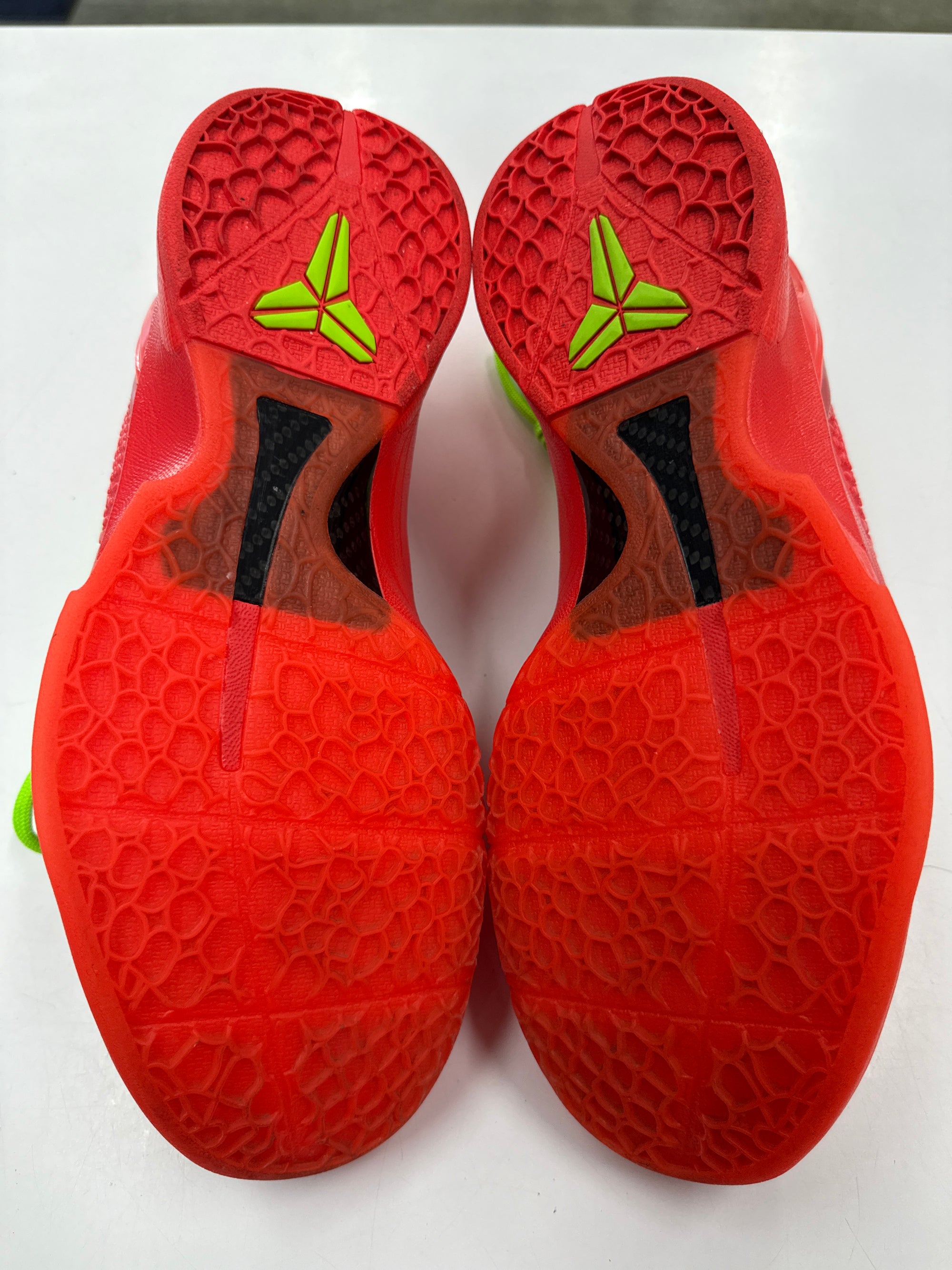 KOBE 6 PROTRO REVERSE GRINCH - SIZE 11 (WORN)