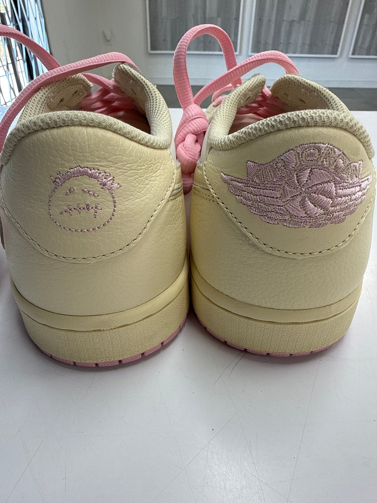 AIR JORDAN 1 LOW TRAVIS SCOTT SHY PINK - SIZE 10.5 (WORN)
