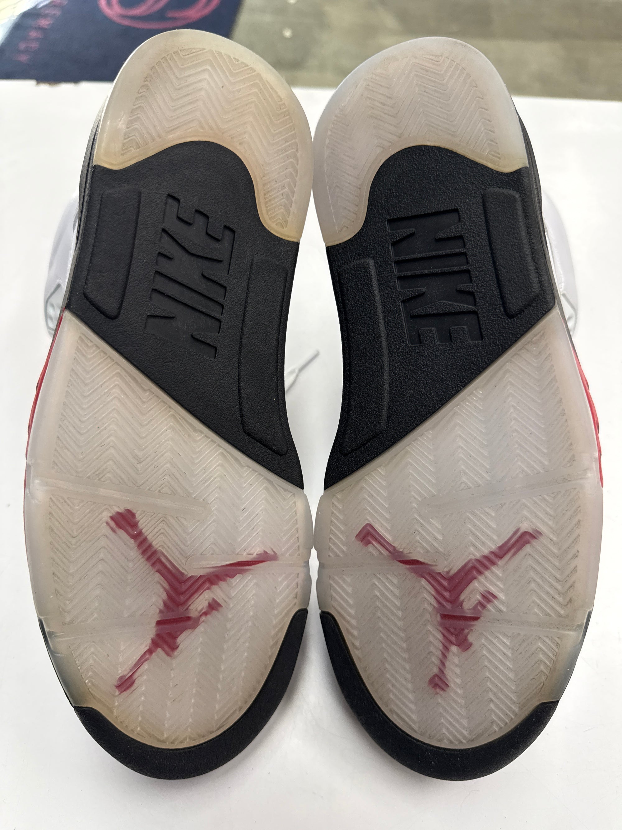 AIR JORDAN 5 FIRE RED SILVER TONGUE 2020 - SIZE 9 (WORN)