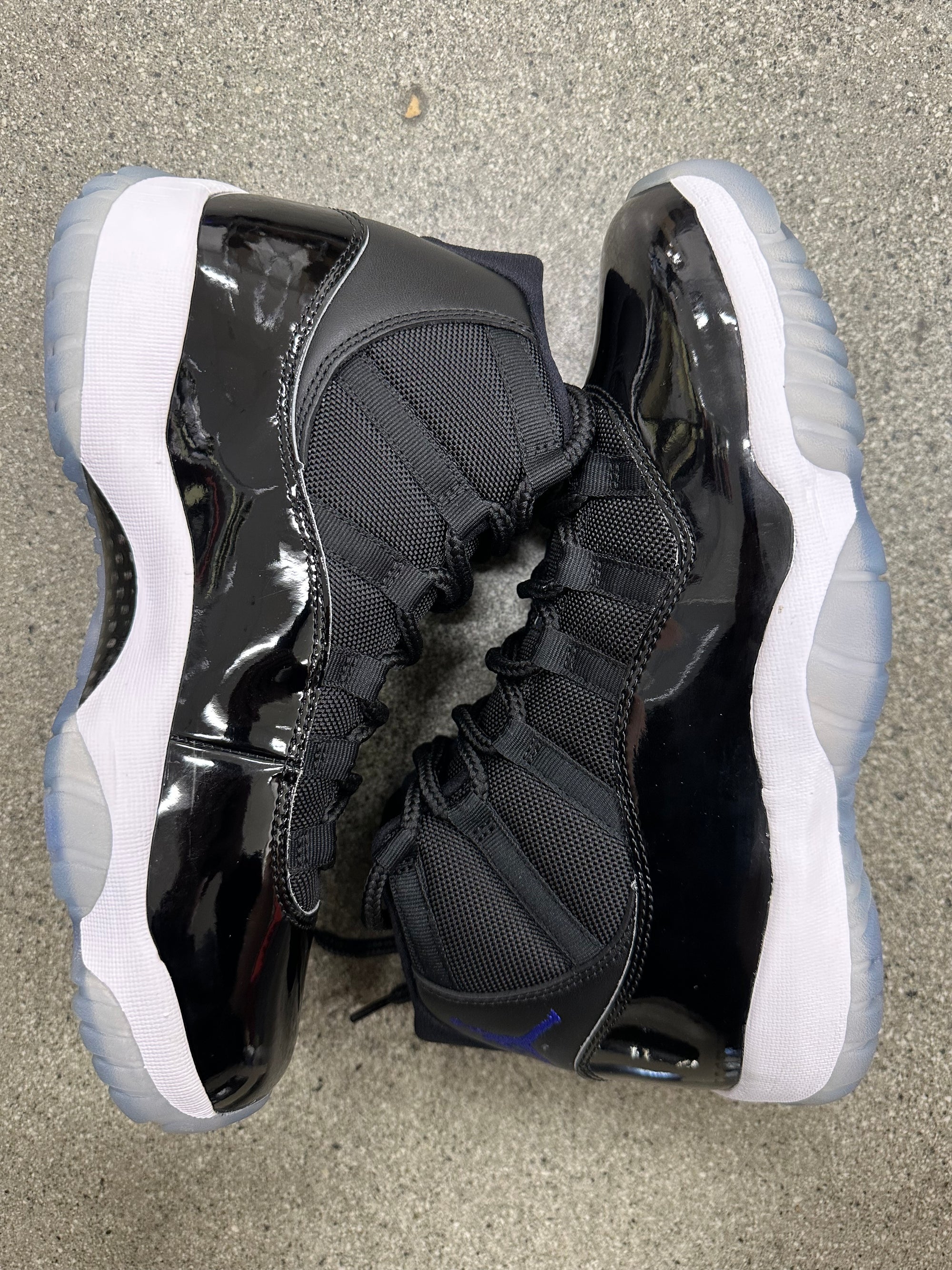 AIR JORDAN 11 SPACE JAM 2018 - SIZE 9 (WORN)