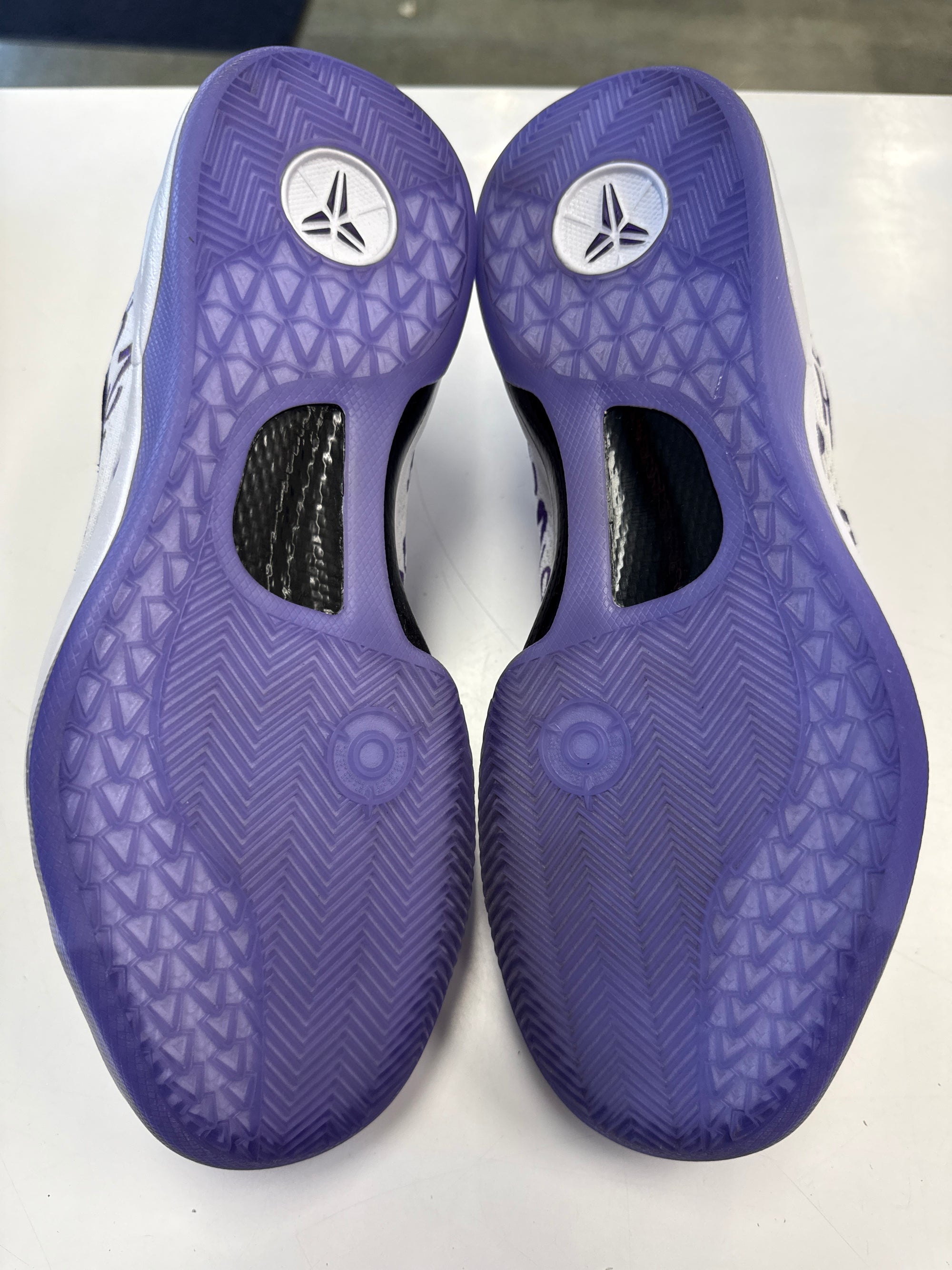 KOBE 8 PROTRO COURT PURPLE - SIZE 9.5 (WORN)