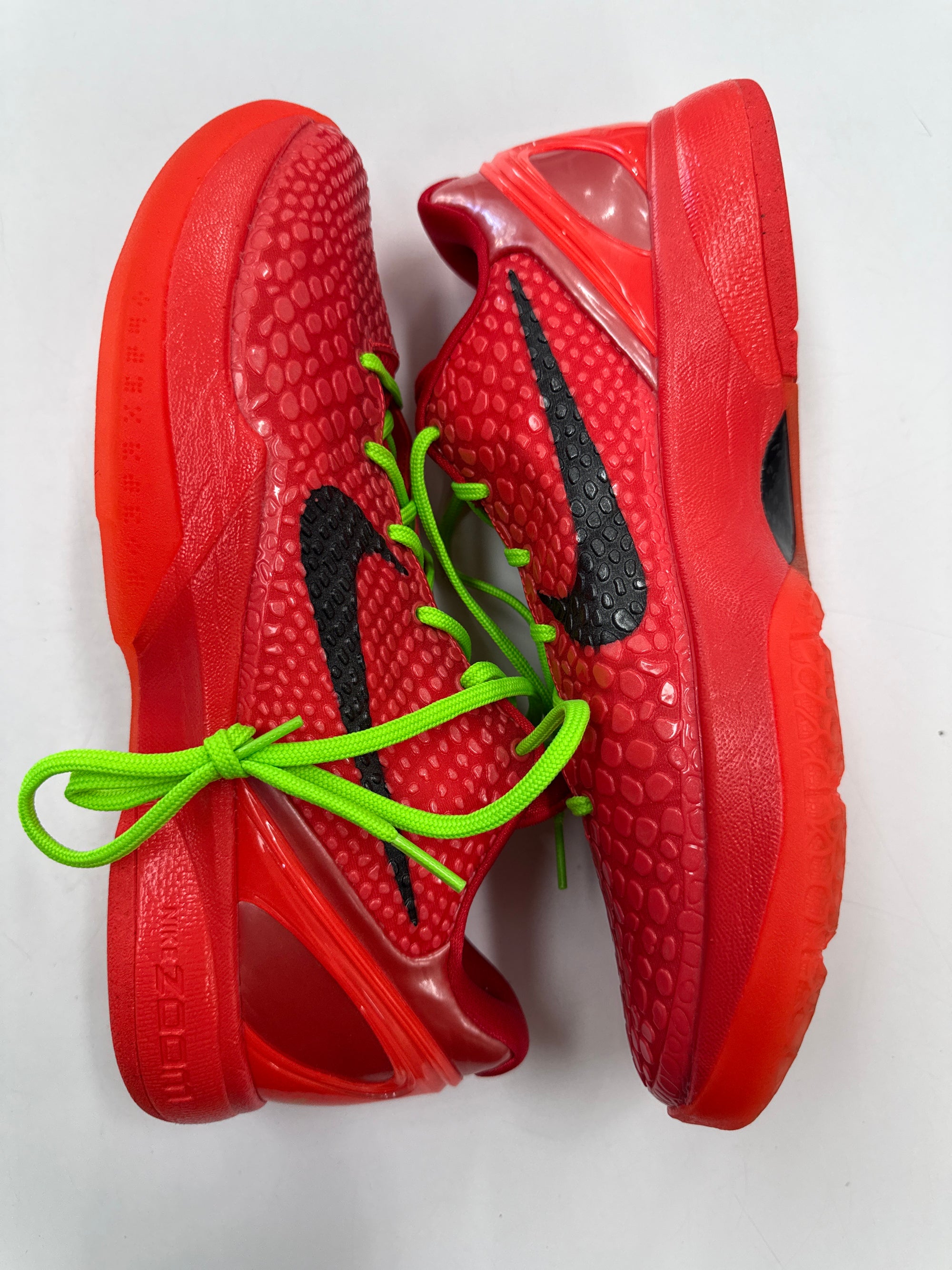 KOBE 6 PROTRO REVERSE GRINCH - SIZE 11 (WORN)