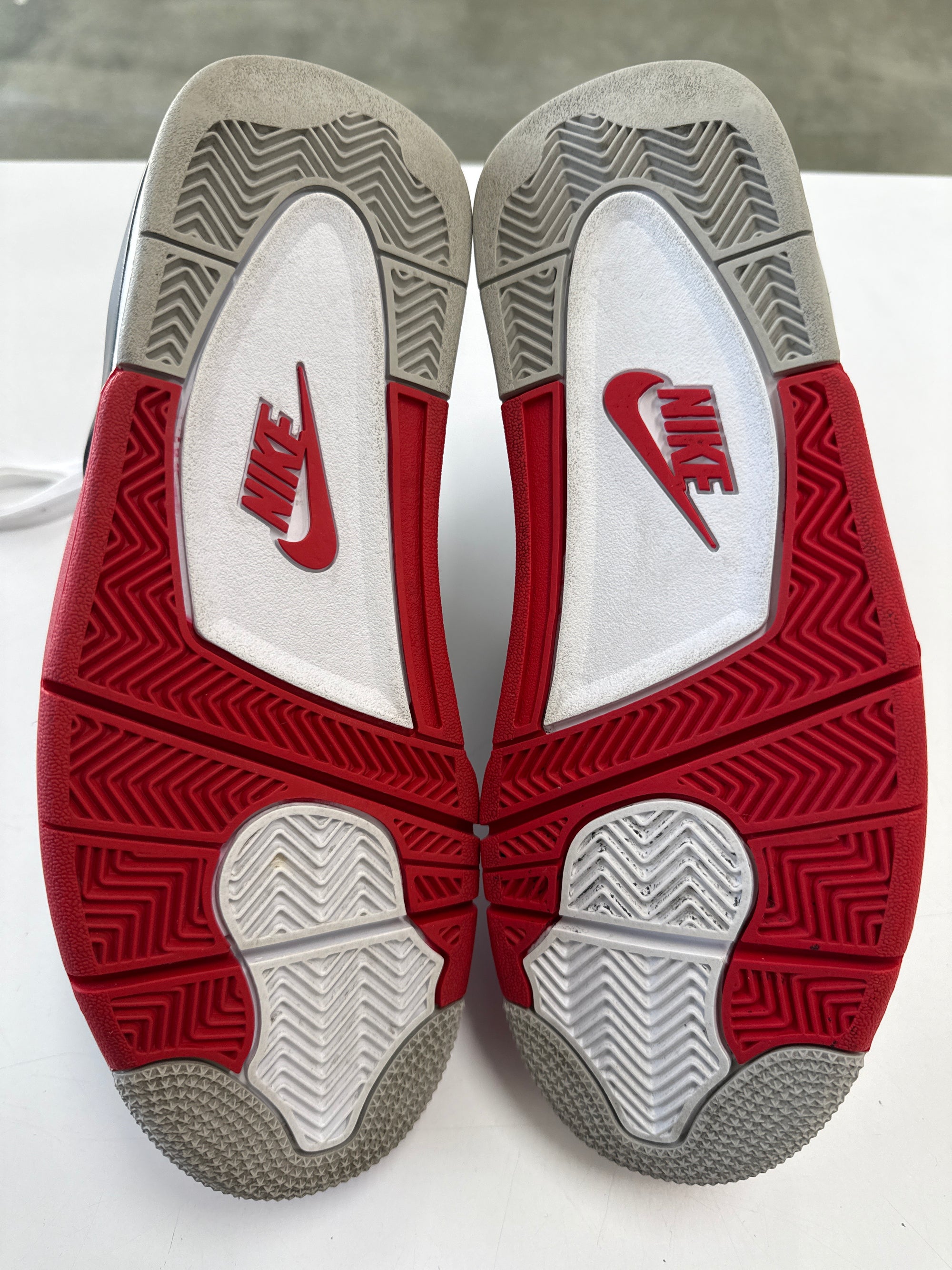 AIR JORDAN 4 FIRE RED 2020 - SIZE 8 (WORN)
