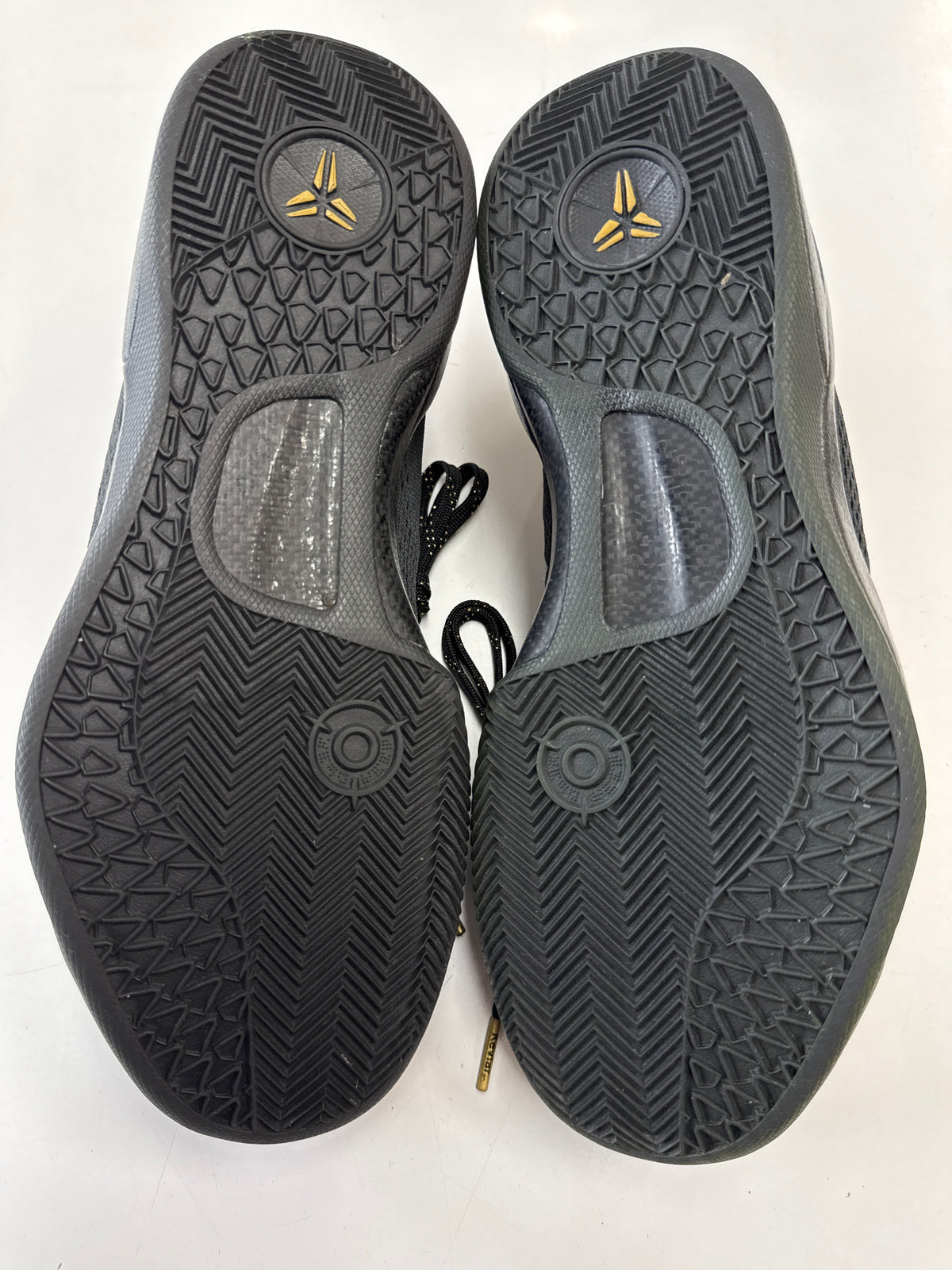 KOBE ELITE+ BLACK GOLD - SIZE 9 (WORN)