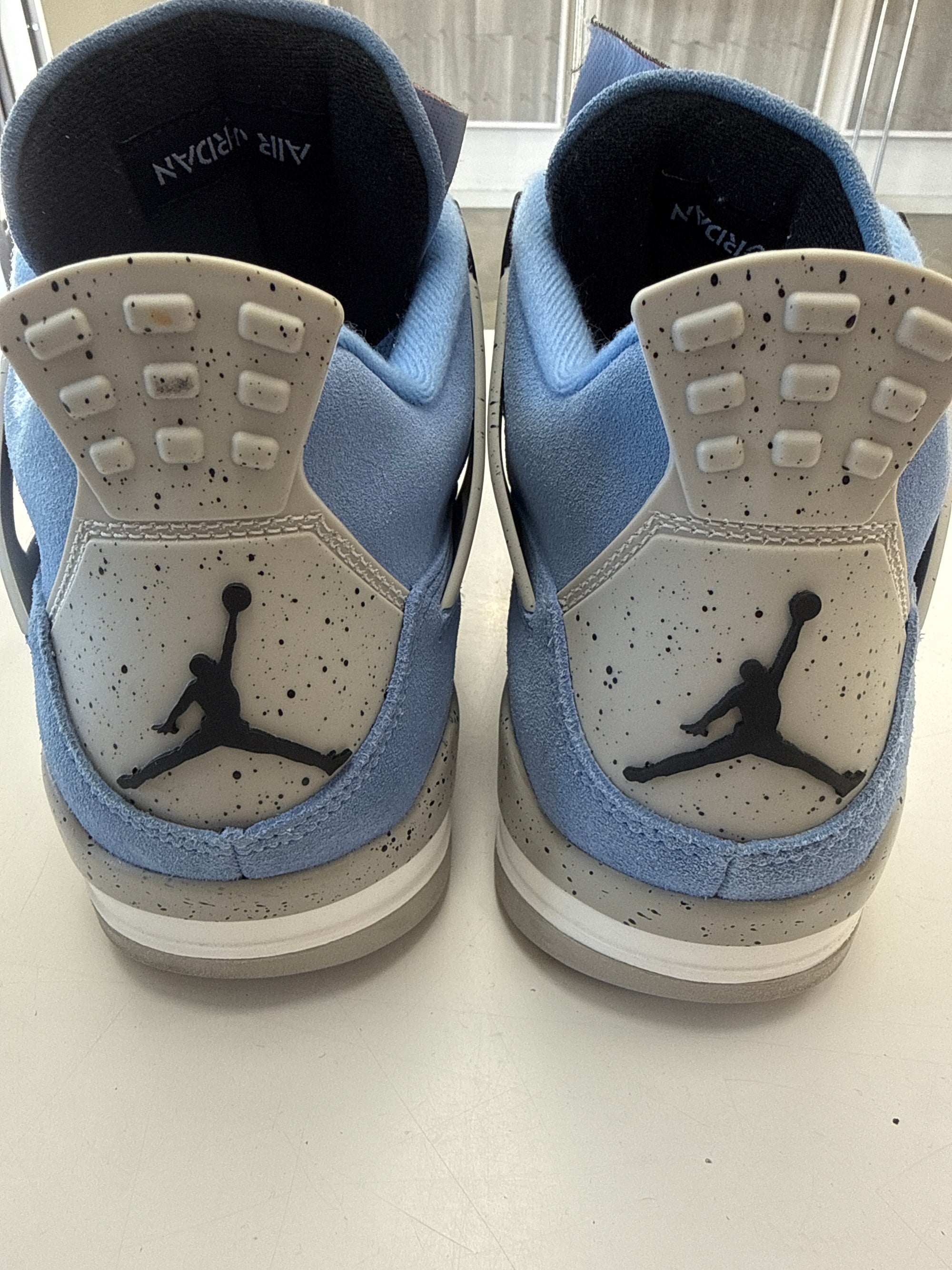 AIR JORDAN 4 UNIVERSITY BLUE - SIZE 9.5 (WORN)