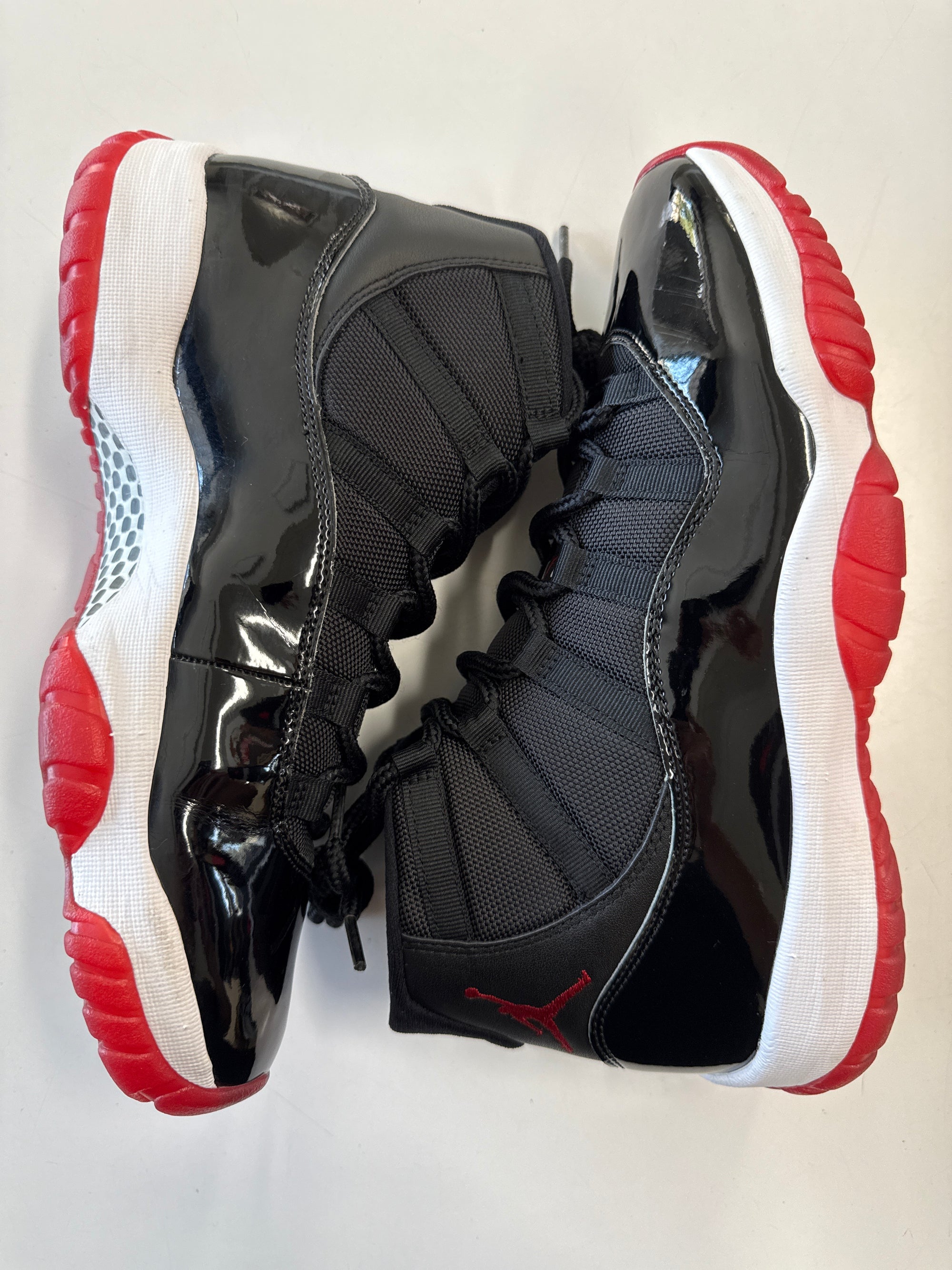 AIR JORDAN 11 BRED 2019 - SIZE 9.5 (WORN)
