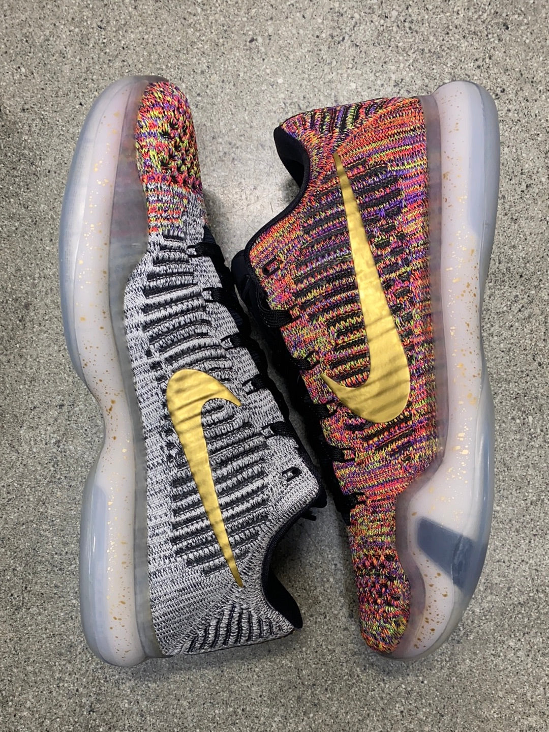 NIKE KOBE 10 NIKE ID MULTI COLOR SIZE 9.5 (BRAND NEW)