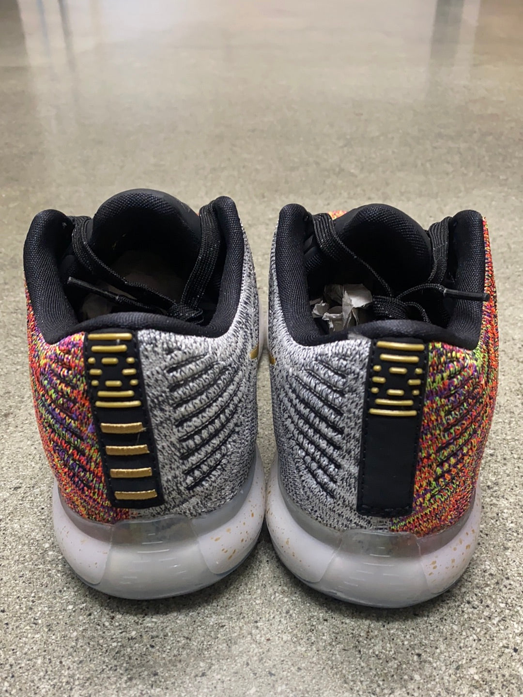 NIKE KOBE 10 NIKE ID MULTI COLOR SIZE 9.5 (BRAND NEW)